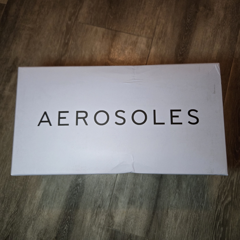 AEROSOLES Cream Sandals with Gold Detail - Picture 6 of 6